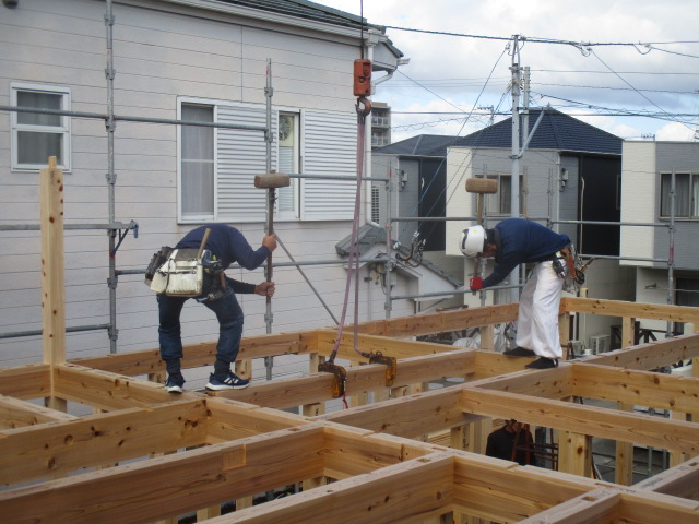 徳島　工務店　エムズ　自然素材　体に優しい　家作り　リフォーム　木造　新築　工事 上棟　家作り　クレーン　