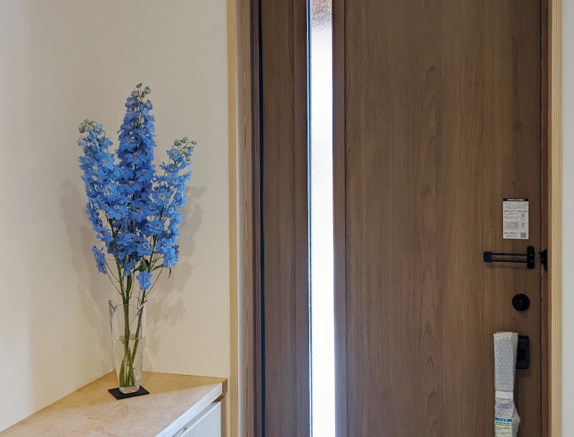 家具とお花で会場が生き生きして見えます！