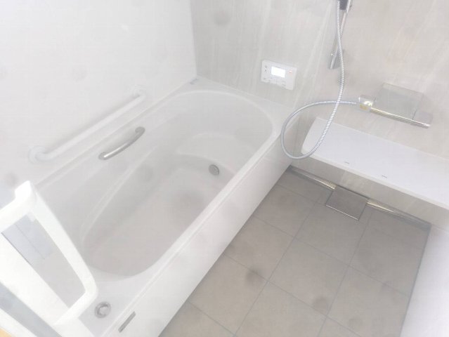 徳島　工務店　エムズ　自然素材　体に優しい　家作り　リフォーム　木造　新築　工事　家具工事　現場　コンクリート　コンクリート工事　基礎　基礎工事　断熱工事　断熱材　セルロース　デコス　現場監督　木材　大工　大工さん　棟梁　ダンプカー　仕上げ　掃除　綺麗　内装　内装工事　和紙　和紙クロス　畳　和風　和モダン　左官　左官工事　左官屋さん　板金工事　板金屋さん　お寺　清水寺　軽トラ　漆喰　左官仕上げ　鉄筋　型枠組　墨出し　ポンプ打ち　熱い　設計　設計仕　子供に優しい家作り　子供　ママ　ママ目線　家事　家事動線　アイデア　水切り　パパ　パパの隠れ家　隠れ家　趣味　趣味部屋　外構　外構工事　駐車場　珪藻土　シロアリ工事　エアコン　エアコン工事　タイル　洗面　洗面室　洗濯　パントリー　玄関　ユニットバス　TOTO　タカラ　パナソニック　インテリアファン　循環　換気　同時給排　カウンター　机　銘木　銘木机　サンダー磨き　オスモ　リボス　足場　仮設　塗装工事　養生　衛生器具　ウォシュレット　呼吸する家　ソファ　ベッド　収納　配線　配線工事　鏝　鉋　ノコギリ　金槌　上棟式　地鎮祭　上棟　手伝い　美装　タイル　タイル工事　納まり　打合せ　色見本　サイディング　デラクリート　樋　ジョリパッド　コーキング　軒天　ケイカル　子育て　豪華　落ち着く　奥ゆかしさ お引き渡し　引っ越し　くつろぐ　漏水工事　漏水　施工　業者　こだわり　トイレ　手洗い器　コンセント 桧　杉　メープル　無垢フローリング　蜜蝋　結露　結露しない　カーテン　カーテン工事　自宅　コテージ　ガレージ　カーポート　テラス　床鳴り　梁　化粧梁　足場　差し金　土間コンクリート工事　玄関ドア　断熱玄関　玄関　勝手口　リノベーション　内窓　インプラス　シロアリ工事　上棟　断熱性能　気密　ウッドデッキ　セランガンバツ　掘方　砕石敷き均し　気密点検口　床下点検口　天井点検口　コンセント　スイッチ　足元灯　階段　手摺　手摺取付　コーキング　コートライン　銘木テーブル　ホッとする　お餅投げ　紅白幕　お祝い　モルタル塗り　セメント仕上げ　解体工事　復旧工事　庇造作　窓枠造作　建具枠造作　気抜き取付　予算管理　品質管理　工程管理　工程表　コロナ　コロナ対策　コロナ渦　フェンス　　