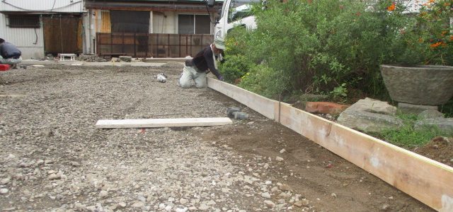 徳島　工務店　エムズ　自然素材　体に優しい　家作り　リフォーム　木造　新築　工事　家具工事　現場　コンクリート　コンクリート工事　基礎　基礎工事　断熱工事　断熱材　セルロース　デコス　現場監督　木材　大工　大工さん　棟梁　ダンプカー　仕上げ　掃除　綺麗　内装　内装工事　和紙　和紙クロス　畳　和風　和モダン　左官　左官工事　左官屋さん　板金工事　板金屋さん　お寺　清水寺　軽トラ　漆喰　左官仕上げ　鉄筋　型枠組　墨出し　ポンプ打ち　熱い　設計　設計仕　子供に優しい家作り　子供　ママ　ママ目線　家事　家事動線　アイデア　水切り　パパ　パパの隠れ家　隠れ家　趣味　趣味部屋　外構　外構工事　駐車場　珪藻土　シロアリ工事　エアコン　エアコン工事　タイル　洗面　洗面室　洗濯　パントリー　玄関　ユニットバス　TOTO　タカラ　パナソニック　インテリアファン　循環　換気　同時給排　カウンター　机　銘木　銘木机　サンダー磨き　オスモ　リボス　足場　仮設　塗装工事　養生　衛生器具　ウォシュレット　呼吸する家　ソファ　ベッド　収納　配線　配線工事　鏝　鉋　ノコギリ　金槌　上棟式　地鎮祭　上棟　手伝い　美装　タイル　タイル工事　納まり　打合せ　色見本　サイディング　デラクリート　樋　ジョリパッド　コーキング　軒天　ケイカル　子育て　豪華　落ち着く　奥ゆかしさ お引き渡し　引っ越し　くつろぐ　漏水工事　漏水　施工　業者　こだわり　トイレ　手洗い器　コンセント 桧　杉　メープル　無垢フローリング　蜜蝋　結露　結露しない　カーテン　カーテン工事　自宅　コテージ　ガレージ　カーポート　テラス　床鳴り　梁　化粧梁　足場　差し金　土間コンクリート工事　玄関ドア　断熱玄関　玄関　勝手口　リノベーション　内窓　インプラス　シロアリ工事　上棟　断熱性能　気密　ウッドデッキ　セランガンバツ　掘方　砕石敷き均し　気密点検口　床下点検口　天井点検口　コンセント　スイッチ　足元灯　階段　手摺　手摺取付　コーキング　コートライン　銘木テーブル　ホッとする　お餅投げ　紅白幕　お祝い　モルタル塗り　セメント仕上げ　解体工事　復旧工事　庇造作　窓枠造作　建具枠造作　気抜き取付　予算管理　品質管理　工程管理　工程表　コロナ　コロナ対策　コロナ渦　フェンス　　