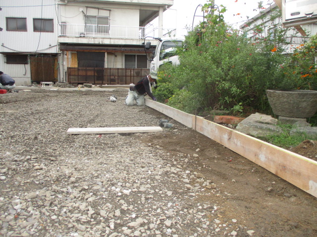 徳島　工務店　エムズ　自然素材　体に優しい　家作り　リフォーム　木造　新築　工事　家具工事　現場　コンクリート　コンクリート工事　基礎　基礎工事　断熱工事　断熱材　セルロース　デコス　現場監督　木材　大工　大工さん　棟梁　ダンプカー　仕上げ　掃除　綺麗　内装　内装工事　和紙　和紙クロス　畳　和風　和モダン　左官　左官工事　左官屋さん　板金工事　板金屋さん　お寺　清水寺　軽トラ　漆喰　左官仕上げ　鉄筋　型枠組　墨出し　ポンプ打ち　熱い　設計　設計仕　子供に優しい家作り　子供　ママ　ママ目線　家事　家事動線　アイデア　水切り　パパ　パパの隠れ家　隠れ家　趣味　趣味部屋　外構　外構工事　駐車場　珪藻土　シロアリ工事　エアコン　エアコン工事　タイル　洗面　洗面室　洗濯　パントリー　玄関　ユニットバス　TOTO　タカラ　パナソニック　インテリアファン　循環　換気　同時給排　カウンター　机　銘木　銘木机　サンダー磨き　オスモ　リボス　足場　仮設　塗装工事　養生　衛生器具　ウォシュレット　呼吸する家　ソファ　ベッド　収納　配線　配線工事　鏝　鉋　ノコギリ　金槌　上棟式　地鎮祭　上棟　手伝い　美装　タイル　タイル工事　納まり　打合せ　色見本　サイディング　デラクリート　樋　ジョリパッド　コーキング　軒天　ケイカル　子育て　豪華　落ち着く　奥ゆかしさ お引き渡し　引っ越し　くつろぐ　漏水工事　漏水　施工　業者　こだわり　トイレ　手洗い器　コンセント 桧　杉　メープル　無垢フローリング　蜜蝋　結露　結露しない　カーテン　カーテン工事　自宅　コテージ　ガレージ　カーポート　テラス　床鳴り　梁　化粧梁　足場　差し金　土間コンクリート工事　玄関ドア　断熱玄関　玄関　勝手口　リノベーション　内窓　インプラス　シロアリ工事　上棟　断熱性能　気密　ウッドデッキ　セランガンバツ　掘方　砕石敷き均し　気密点検口　床下点検口　天井点検口　コンセント　スイッチ　足元灯　階段　手摺　手摺取付　コーキング　コートライン　銘木テーブル　ホッとする　お餅投げ　紅白幕　お祝い　モルタル塗り　セメント仕上げ　解体工事　復旧工事　庇造作　窓枠造作　建具枠造作　気抜き取付　予算管理　品質管理　工程管理　工程表　コロナ　コロナ対策　コロナ渦　フェンス　　