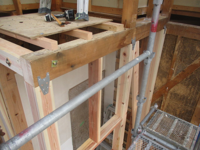 徳島　工務店　エムズ　自然素材　体に優しい　家作り　リフォーム　木造　新築　工事　家具工事　現場　コンクリート　コンクリート工事　基礎　基礎工事　断熱工事　断熱材　セルロース　デコス　現場監督　木材　大工　大工さん　棟梁　ダンプカー　仕上げ　掃除　綺麗　内装　内装工事　和紙　和紙クロス　畳　和風　和モダン　左官　左官工事　左官屋さん　板金工事　板金屋さん　お寺　清水寺　軽トラ　漆喰　左官仕上げ　鉄筋　型枠組　墨出し　ポンプ打ち　熱い　設計　設計仕　子供に優しい家作り　子供　ママ　ママ目線　家事　家事動線　アイデア　水切り　パパ　パパの隠れ家　隠れ家　趣味　趣味部屋　外構　外構工事　駐車場　珪藻土　シロアリ工事　エアコン　エアコン工事　タイル　洗面　洗面室　洗濯　パントリー　玄関　ユニットバス　TOTO　タカラ　パナソニック　インテリアファン　循環　換気　同時給排　カウンター　机　銘木　銘木机　サンダー磨き　オスモ　リボス　足場　仮設　塗装工事　養生　衛生器具　ウォシュレット　呼吸する家　ソファ　ベッド　収納　配線　配線工事　鏝　鉋　ノコギリ　金槌　上棟式　地鎮祭　上棟　手伝い　美装　タイル　タイル工事　納まり　打合せ　色見本　サイディング　デラクリート　樋　ジョリパッド　コーキング　軒天　ケイカル　子育て　豪華　落ち着く　奥ゆかしさ お引き渡し　引っ越し　くつろぐ　漏水工事　漏水　施工　業者　こだわり　トイレ　手洗い器　コンセント 桧　杉　メープル　無垢フローリング　蜜蝋　結露　結露しない　カーテン　カーテン工事　自宅　コテージ　ガレージ　カーポート　テラス　床鳴り　梁　化粧梁　足場　差し金　土間コンクリート工事　玄関ドア　断熱玄関　玄関　勝手口　リノベーション　内窓　インプラス　シロアリ工事　上棟　断熱性能　気密　ウッドデッキ　セランガンバツ　掘方　砕石敷き均し　気密点検口　床下点検口　天井点検口　コンセント　スイッチ　足元灯　階段　手摺　手摺取付　コーキング　コートライン　銘木テーブル　ホッとする　お餅投げ　紅白幕　お祝い　モルタル塗り　セメント仕上げ　解体工事　復旧工事　庇造作　窓枠造作　建具枠造作　気抜き取付　予算管理　品質管理　工程管理　工程表　コロナ　コロナ対策　コロナ渦　フェンス　　