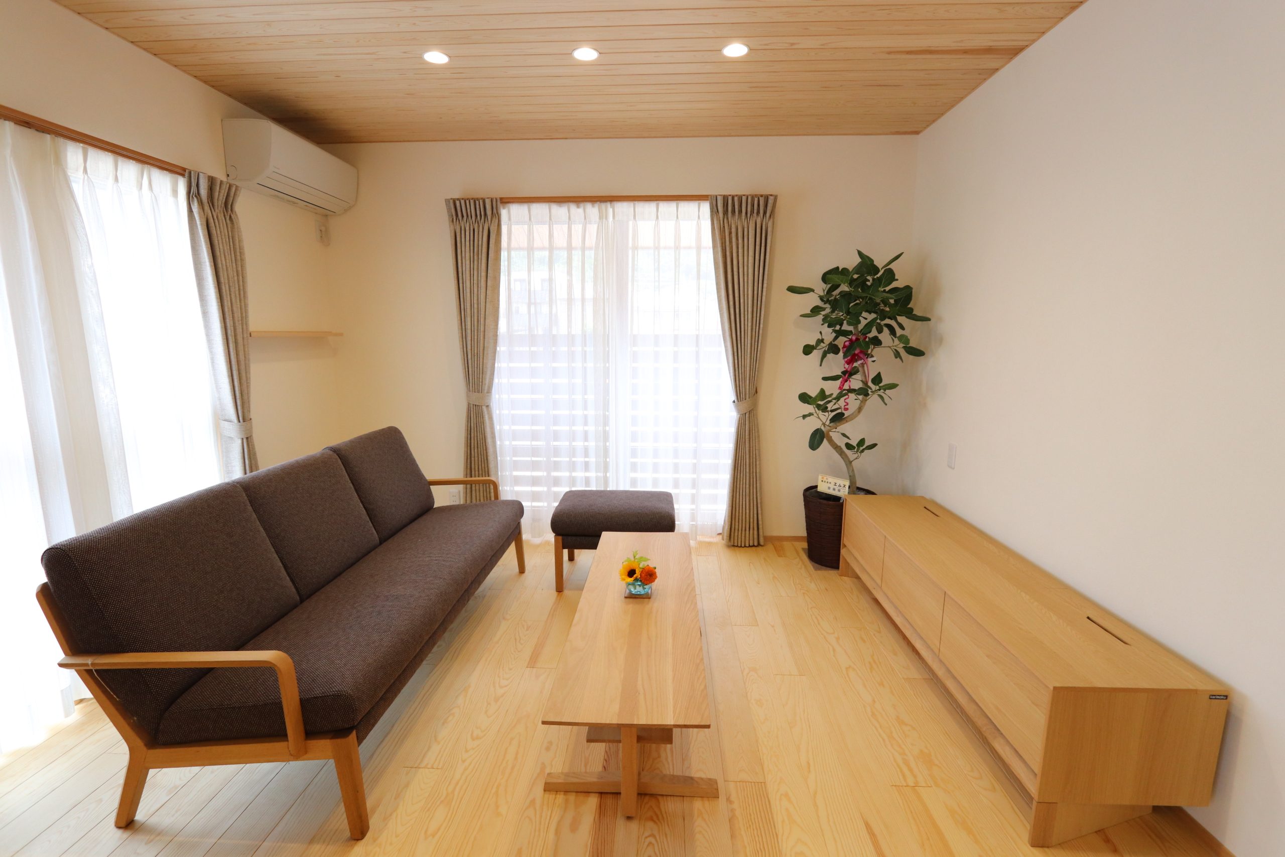 明日は完成見学会！