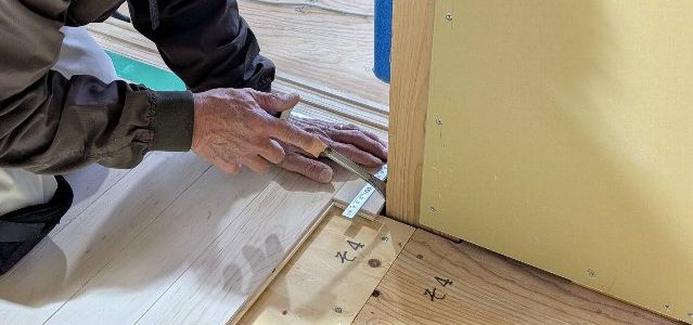 徳島　工務店　エムズ　自然素材　体に優しい　家作り　リフォーム　木造　新築　工事　家具工事　現場　コンクリート　コンクリート工事　基礎　基礎工事　断熱工事　断熱材　セルロース　デコス　現場監督　木材　大工　大工さん　棟梁　ダンプカー　仕上げ　掃除　綺麗　内装　内装工事　和紙　和紙クロス　畳　和風　和モダン　左官　左官工事　左官屋さん　板金工事　板金屋さん　お寺　清水寺　軽トラ　漆喰　左官仕上げ　鉄筋　型枠組　墨出し　ポンプ打ち　熱い　設計　設計仕　子供に優しい家作り　子供　ママ　ママ目線　家事　家事動線　アイデア　水切り　パパ　パパの隠れ家　隠れ家　趣味　趣味部屋　外構　外構工事　駐車場　珪藻土　シロアリ工事　エアコン　エアコン工事　タイル　洗面　洗面室　洗濯　パントリー　玄関　ユニットバス　TOTO　タカラ　パナソニック　インテリアファン　循環　換気　同時給排　カウンター　机　銘木　銘木机　サンダー磨き　オスモ　リボス　足場　仮設　塗装工事　養生　衛生器具　ウォシュレット　呼吸する家　ソファ　ベッド　収納　配線　配線工事　鏝　鉋　ノコギリ　金槌　上棟式　地鎮祭　上棟　手伝い　美装　タイル　タイル工事　納まり　打合せ　色見本　サイディング　デラクリート　樋　ジョリパッド　コーキング　軒天　ケイカル　子育て　豪華　落ち着く　奥ゆかしさ お引き渡し　引っ越し　くつろぐ　漏水工事　漏水　施工　業者　こだわり　トイレ　手洗い器　コンセント 桧　杉　メープル　無垢フローリング　蜜蝋　結露　結露しない　カーテン　カーテン工事　自宅　コテージ　ガレージ　カーポート　テラス　床鳴り　梁　化粧梁　足場　差し金　土間コンクリート工事　玄関ドア　断熱玄関　玄関　勝手口　リノベーション　内窓　インプラス　シロアリ工事　上棟　断熱性能　気密　ウッドデッキ　セランガンバツ　掘方　砕石敷き均し　気密点検口　床下点検口　天井点検口　コンセント　スイッチ　足元灯　階段　手摺　手摺取付　コーキング　コートライン　銘木テーブル　ホッとする　お餅投げ　紅白幕　お祝い　モルタル塗り　セメント仕上げ　解体工事　復旧工事　庇造作　窓枠造作　建具枠造作　気抜き取付　予算管理　品質管理　工程管理　工程表　コロナ　コロナ対策　コロナ渦　フェンス　　