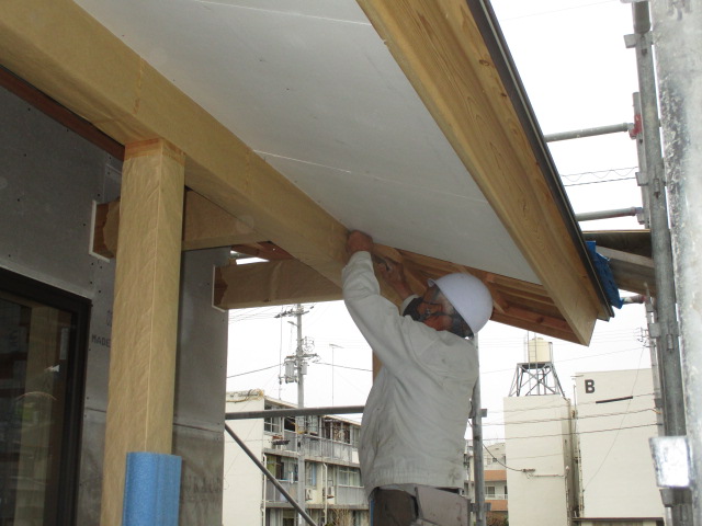 徳島　工務店　エムズ　自然素材　体に優しい　家作り　リフォーム　木造　新築　工事　家具工事　現場　コンクリート　コンクリート工事　基礎　基礎工事　断熱工事　断熱材　セルロース　デコス　現場監督　木材　大工　大工さん　棟梁　ダンプカー　仕上げ　掃除　綺麗　内装　内装工事　和紙　和紙クロス　畳　和風　和モダン　左官　左官工事　左官屋さん　板金工事　板金屋さん　お寺　清水寺　軽トラ　漆喰　左官仕上げ　鉄筋　型枠組　墨出し　ポンプ打ち　熱い　設計　設計仕　子供に優しい家作り　子供　ママ　ママ目線　家事　家事動線　アイデア　水切り　パパ　パパの隠れ家　隠れ家　趣味　趣味部屋　外構　外構工事　駐車場　珪藻土　シロアリ工事　エアコン　エアコン工事　タイル　洗面　洗面室　洗濯　パントリー　玄関　ユニットバス　TOTO　タカラ　パナソニック　インテリアファン　循環　換気　同時給排　カウンター　机　銘木　銘木机　サンダー磨き　オスモ　リボス　足場　仮設　塗装工事　養生　衛生器具　ウォシュレット　呼吸する家　ソファ　ベッド　収納　配線　配線工事　鏝　鉋　ノコギリ　金槌　上棟式　地鎮祭　上棟　手伝い　美装　タイル　タイル工事　納まり　打合せ　色見本　サイディング　デラクリート　樋　ジョリパッド　コーキング　軒天　ケイカル　子育て　豪華　落ち着く　奥ゆかしさ お引き渡し　引っ越し　くつろぐ　漏水工事　漏水　施工　業者　こだわり　トイレ　手洗い器　コンセント 桧　杉　メープル　無垢フローリング　蜜蝋　結露　結露しない　カーテン　カーテン工事　自宅　コテージ　ガレージ　カーポート　テラス　床鳴り　梁　化粧梁　足場　差し金　土間コンクリート工事　玄関ドア　断熱玄関　玄関　勝手口　リノベーション　内窓　インプラス　シロアリ工事　上棟　断熱性能　気密　ウッドデッキ　セランガンバツ　掘方　砕石敷き均し　気密点検口　床下点検口　天井点検口　コンセント　スイッチ　足元灯　階段　手摺　手摺取付　コーキング　コートライン　銘木テーブル　ホッとする　お餅投げ　紅白幕　お祝い　モルタル塗り　セメント仕上げ　解体工事　復旧工事　庇造作　窓枠造作　建具枠造作　気抜き取付　予算管理　品質管理　工程管理　工程表　コロナ　コロナ対策　コロナ渦　フェンス　　