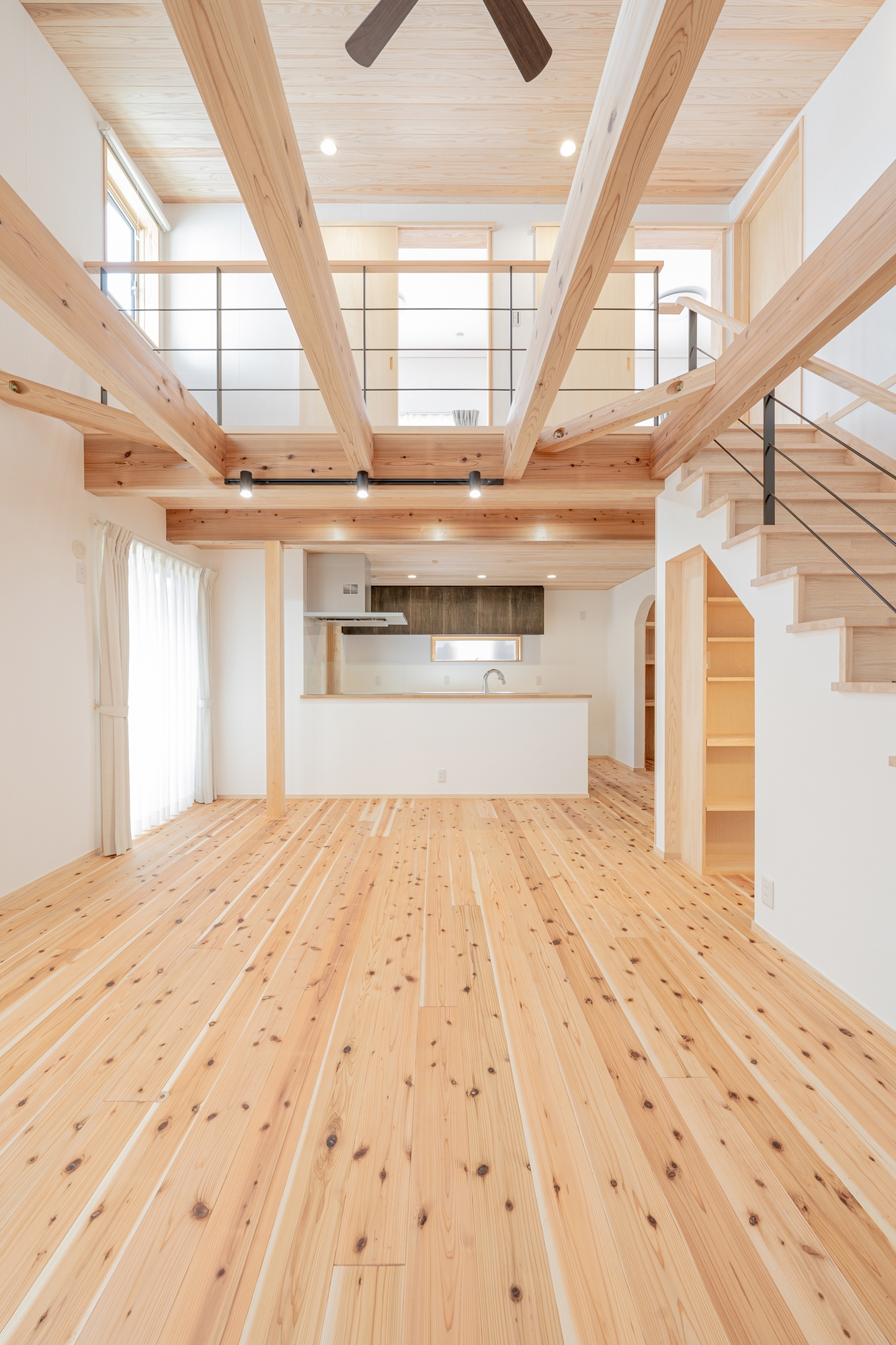 開放的な吹抜け　株式会社エムズ