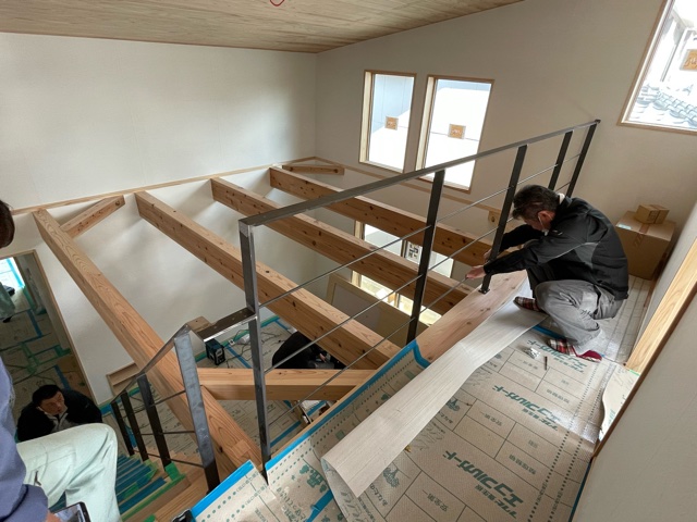 オーダー手すり取付。　自然素材の呼吸する家。　株式会社エムズ