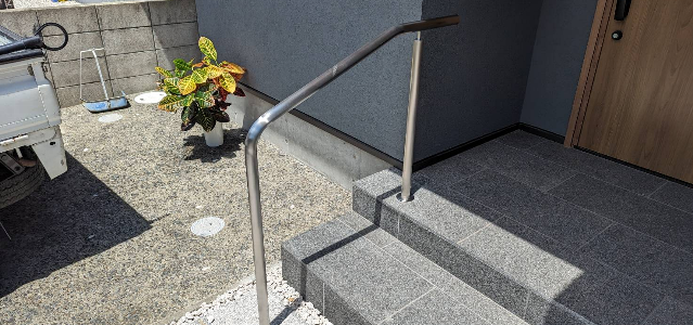 徳島　工務店　エムズ　自然素材　体に優しい　家作り　リフォーム　木造　新築　工事　家具工事　現場　コンクリート　コンクリート工事　基礎　基礎工事　断熱工事　断熱材　セルロース　デコス　現場監督　木材　大工　大工さん　棟梁　ダンプカー　仕上げ　掃除　綺麗　内装　内装工事　和紙　和紙クロス　畳　和風　和モダン　左官　左官工事　左官屋さん　板金工事　板金屋さん　お寺　清水寺　軽トラ　漆喰　左官仕上げ　鉄筋　型枠組　墨出し　ポンプ打ち　熱い　設計　設計仕　子供に優しい家作り　子供　ママ　ママ目線　家事　家事動線　アイデア　水切り　パパ　パパの隠れ家　隠れ家　趣味　趣味部屋　外構　外構工事　駐車場　珪藻土　シロアリ工事　エアコン　エアコン工事　タイル　洗面　洗面室　洗濯　パントリー　玄関　ユニットバス　TOTO　タカラ　パナソニック　インテリアファン　循環　換気　同時給排　カウンター　机　銘木　銘木机　サンダー磨き　オスモ　リボス　足場　仮設　塗装工事　養生　衛生器具　ウォシュレット　呼吸する家　ソファ　ベッド　収納　配線　配線工事　鏝　鉋　ノコギリ　金槌　上棟式　地鎮祭　上棟　手伝い　美装　タイル　タイル工事　納まり　打合せ　色見本　サイディング　デラクリート　樋　ジョリパッド　コーキング　軒天　ケイカル　子育て　豪華　落ち着く　奥ゆかしさ お引き渡し　引っ越し　くつろぐ　漏水工事　漏水　施工　業者　こだわり　トイレ　手洗い器　コンセント 桧　杉　メープル　無垢フローリング　蜜蝋　結露　結露しない　カーテン　カーテン工事　自宅　コテージ　ガレージ　カーポート　テラス　床鳴り　梁　化粧梁　足場　差し金　土間コンクリート工事　玄関ドア　断熱玄関　玄関　勝手口　リノベーション　内窓　インプラス　シロアリ工事　上棟　断熱性能　気密　ウッドデッキ　セランガンバツ　掘方　砕石敷き均し　気密点検口　床下点検口　天井点検口　コンセント　スイッチ　足元灯　階段　手摺　手摺取付　コーキング　コートライン　銘木テーブル　ホッとする　お餅投げ　紅白幕　お祝い　モルタル塗り　セメント仕上げ　解体工事　復旧工事　庇造作　窓枠造作　建具枠造作　気抜き取付　予算管理　品質管理　工程管理　工程表　コロナ　コロナ対策　コロナ渦　フェンス　　