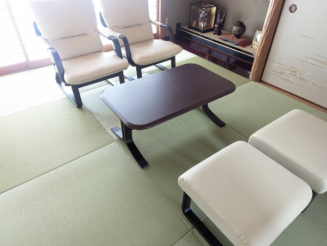 徳島　工務店　エムズ　自然素材　体に優しい　家作り　リフォーム　木造　新築　工事　家具工事　現場　コンクリート　コンクリート工事　基礎　基礎工事　断熱工事　断熱材　セルロース　デコス　現場監督　木材　大工　大工さん　棟梁　ダンプカー　仕上げ　掃除　綺麗　内装　内装工事　和紙　和紙クロス　畳　和風　和モダン　左官　左官工事　左官屋さん　板金工事　板金屋さん　お寺　清水寺　軽トラ　漆喰　左官仕上げ　鉄筋　型枠組　墨出し　ポンプ打ち　熱い　設計　設計仕　子供に優しい家作り　子供　ママ　ママ目線　家事　家事動線　アイデア　水切り　パパ　パパの隠れ家　隠れ家　趣味　趣味部屋　外構　外構工事　駐車場　珪藻土　シロアリ工事　エアコン　エアコン工事　タイル　洗面　洗面室　洗濯　パントリー　玄関　ユニットバス　TOTO　タカラ　パナソニック　インテリアファン　循環　換気　同時給排　カウンター　机　銘木　銘木机　サンダー磨き　オスモ　リボス　足場　仮設　塗装工事　養生　衛生器具　ウォシュレット　呼吸する家　ソファ　ベッド　収納　配線　配線工事　鏝　鉋　ノコギリ　金槌　上棟式　地鎮祭　上棟　手伝い　美装　タイル　タイル工事　納まり　打合せ　色見本　サイディング　デラクリート　樋　ジョリパッド　コーキング　軒天　ケイカル　子育て　豪華　落ち着く　奥ゆかしさ お引き渡し　引っ越し　くつろぐ　漏水工事　漏水　施工　業者　こだわり　トイレ　手洗い器　コンセント 桧　杉　メープル　無垢フローリング　蜜蝋　結露　結露しない　カーテン　カーテン工事　自宅　コテージ　ガレージ　カーポート　テラス　床鳴り　梁　化粧梁　足場　差し金　土間コンクリート工事　玄関ドア　断熱玄関　玄関　勝手口　リノベーション　内窓　インプラス　シロアリ工事　上棟　断熱性能　気密　ウッドデッキ　セランガンバツ　掘方　砕石敷き均し　気密点検口　床下点検口　天井点検口　コンセント　スイッチ　足元灯　階段　手摺　手摺取付　コーキング　コートライン　銘木テーブル　ホッとする　お餅投げ　紅白幕　お祝い　モルタル塗り　セメント仕上げ　解体工事　復旧工事　庇造作　窓枠造作　建具枠造作　気抜き取付　予算管理　品質管理　工程管理　工程表　コロナ　コロナ対策　コロナ渦　フェンス　　